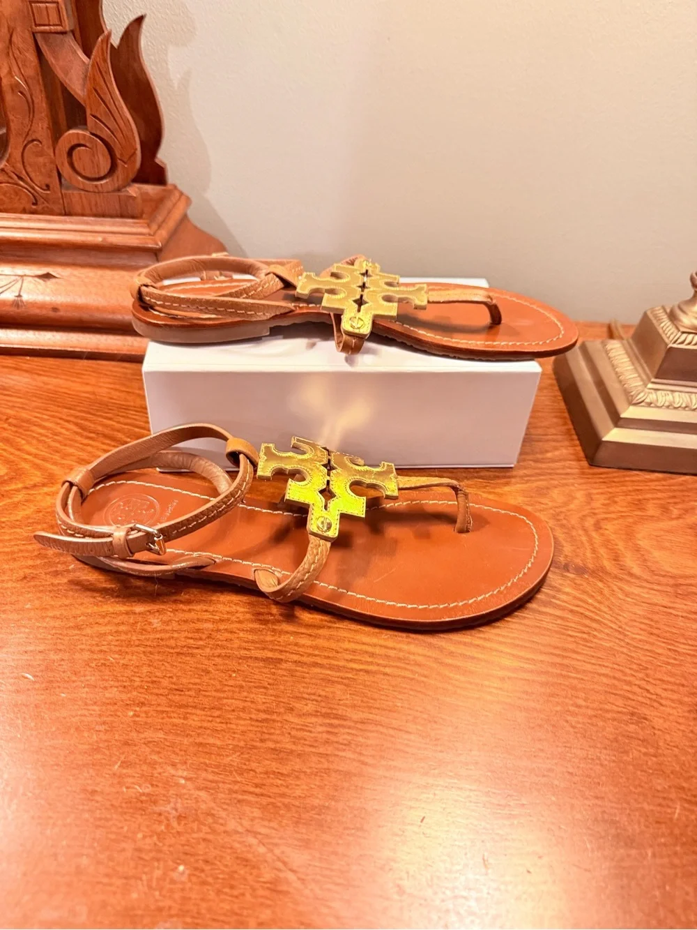 Tory Burch Phoebe Tan Leather Sandals with Gold Logo Accent Size 7